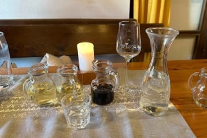 Vienna: Vienna Woods Tour with Underground Lake and Wine