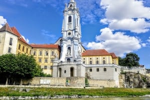 Vienna: Wachau Valley Private Kayak and Wine Tour