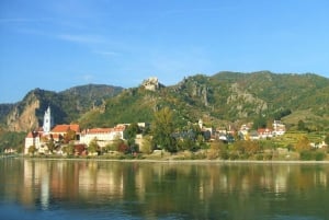 Wien: Wachau-dalen: Privat kajak- og vinudflugt