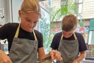 Vienna: Wiener Schnitzel and Strudel Cooking Class