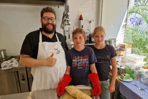 Vienna: Wiener Schnitzel and Strudel Cooking Class