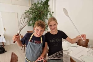 Vienna: Wiener Schnitzel and Strudel Cooking Class