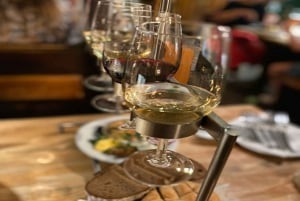 Wien: Vinsmagning i en traditionel vinkælder