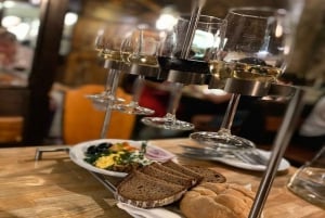 Vienna: degustazione di vini nella cantina tradizionale