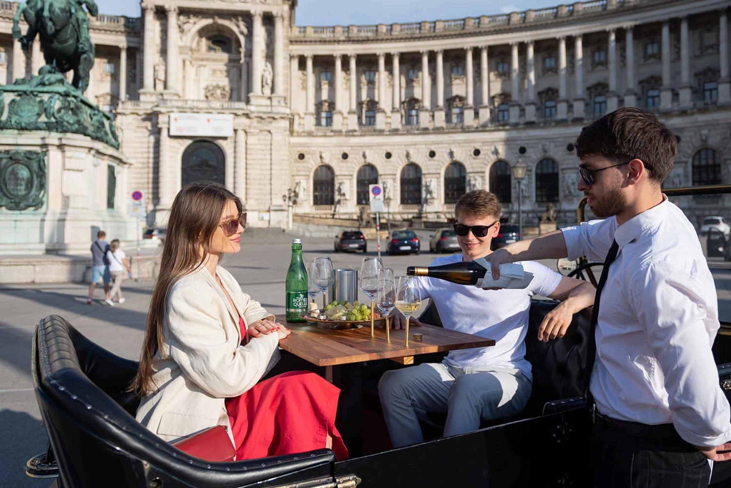 Vienna: Wine Tasting Tour with Local Delicacies