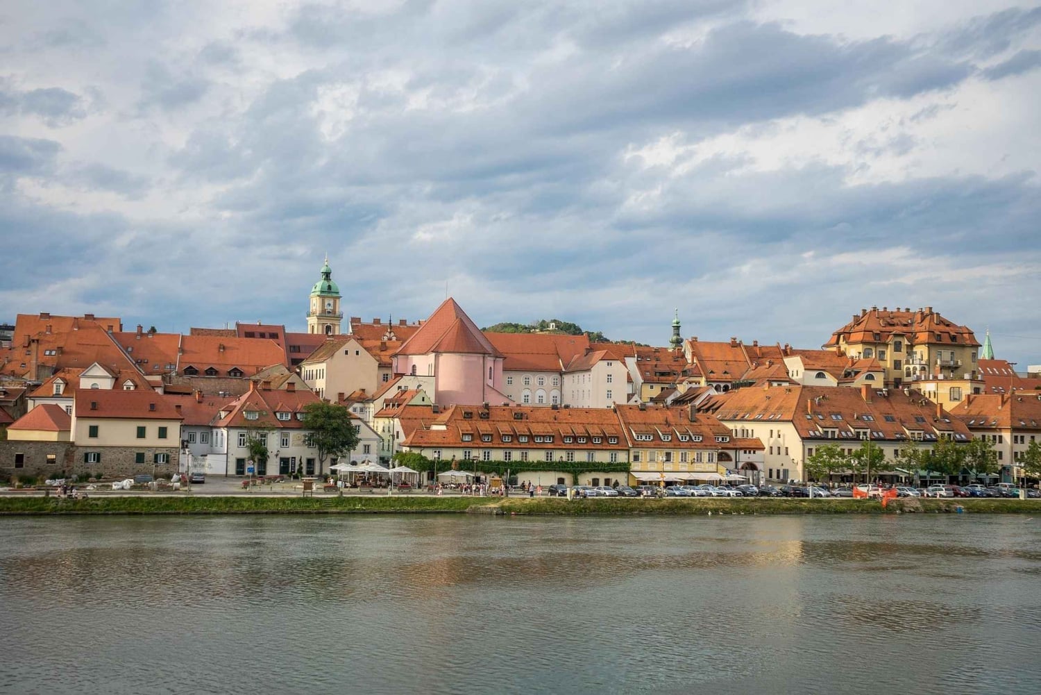 Zagreb: transferência privada para Viena + paradas turísticas + bilhete