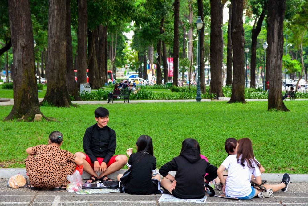 Ca Phe Bet, sidewalk coffee drinking - literally