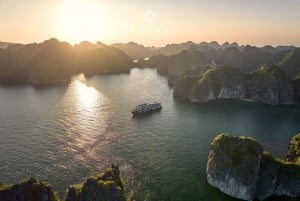 Cruzeiro de 2/3 dias em Halong e Baía de Lan Ha Erina 5* com varanda e banheira