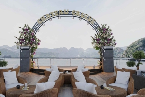 2/3-dniowy rejs po zatokach Halong i Lan Ha na statku Tulip 5* z balkonem i wanną