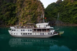 豪華クルーズで白土龍湾を2日間静かに満喫