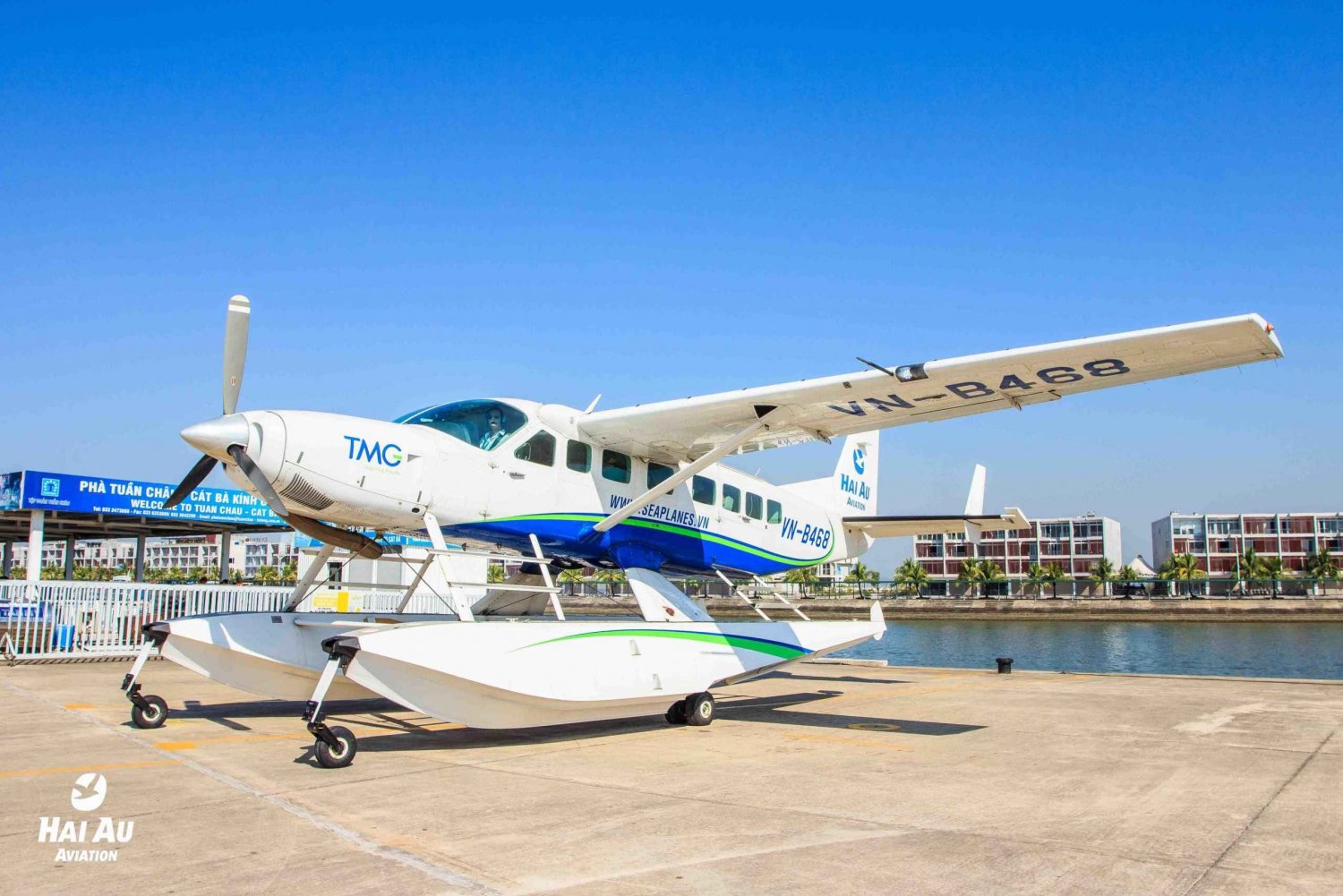 25 Minuten Rundflug in der Halong-Bucht mit dem Wasserflugzeug