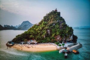 Crociera nella baia di Ha Long 3 giorni e 2 notti con cabina con balcone, grotte e isola