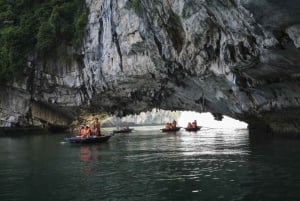 Crociera nella baia di Ha Long 3 giorni e 2 notti con cabina con balcone, grotte e isola