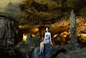 Crociera nella baia di Ha Long 3 giorni e 2 notti con cabina con balcone, grotte e isola