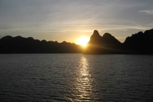 Crucero de 3 días y 2 noches por la bahía de Lan Ha de 5 estrellas