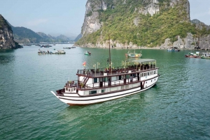 Au départ de Hanoi : Croisière de 3 jours dans la baie de Bai Tu Long, grottes et kayak