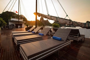 Au départ de Hanoi : Croisière de 3 jours dans la baie de Bai Tu Long, grottes et kayak