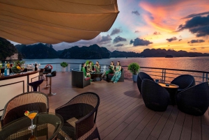 Ha Long: Lan Ha-bukten og Viet Hai Village 3-dagers 5-stjerners cruise