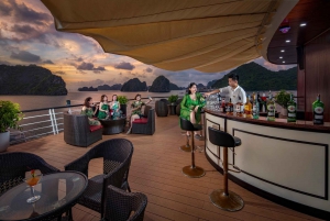 Ha Long: Lan Ha-bukten og Viet Hai Village 3-dagers 5-stjerners cruise