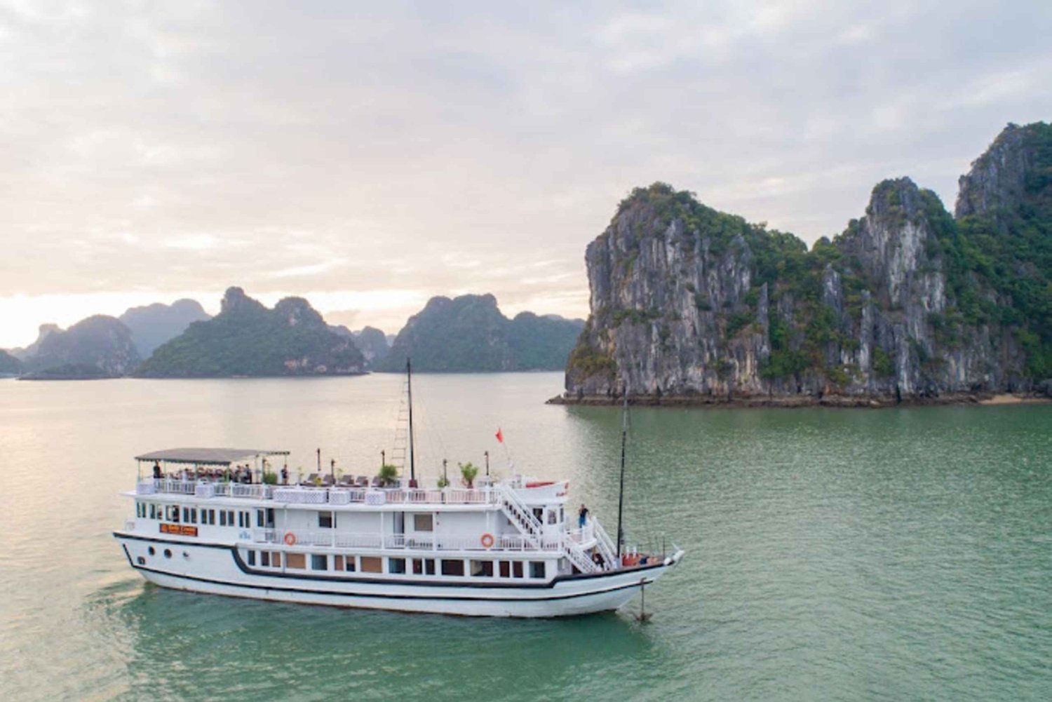 7 dias pelos destaques do Vietname: Ha Long, Ninh Binh, circuito de Ha Giang