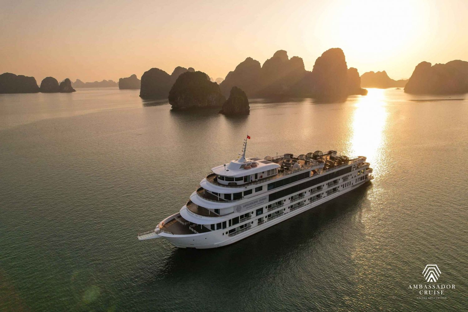 Ambassador Day Cruise - O melhor cruzeiro de um dia na Baía de Halong