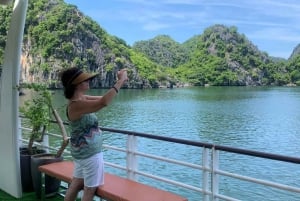 Cat Ba：ランハー・ハロン湾ボートツアー（カヤック、洞窟付き