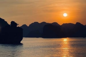 Hisnande Lan Ha Bay Sunset Tours 2024 från Cat Ba Island