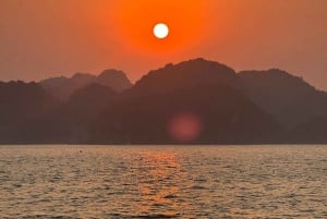 キャットバ島発、息を呑むほど美しいランハー湾の夕日ツアー 2024