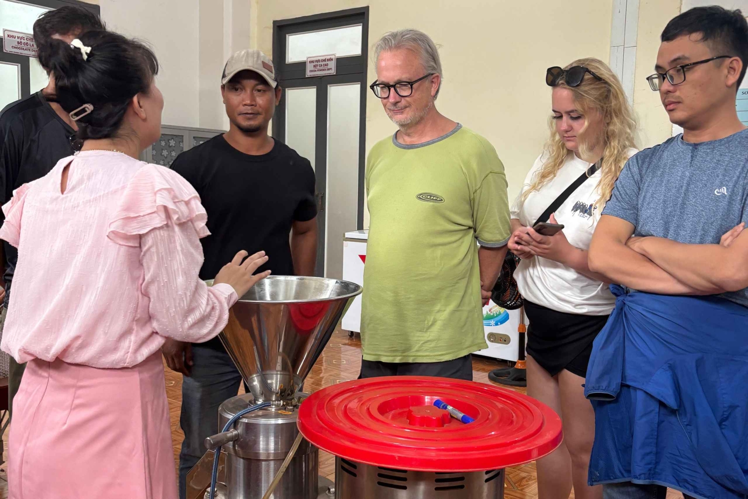 Buôn Ma Thuột: Von der Bohne zur Tafel – Kakaofarm- und Fabrikbesichtigung