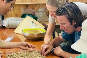 Buon Ma Thuot: Visita a uma fazenda de café Bean to Brew com degustação