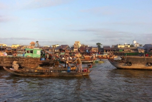 Cai Rang e il mercato galleggiante di Phong Dien esplorano il Delta del Mekong