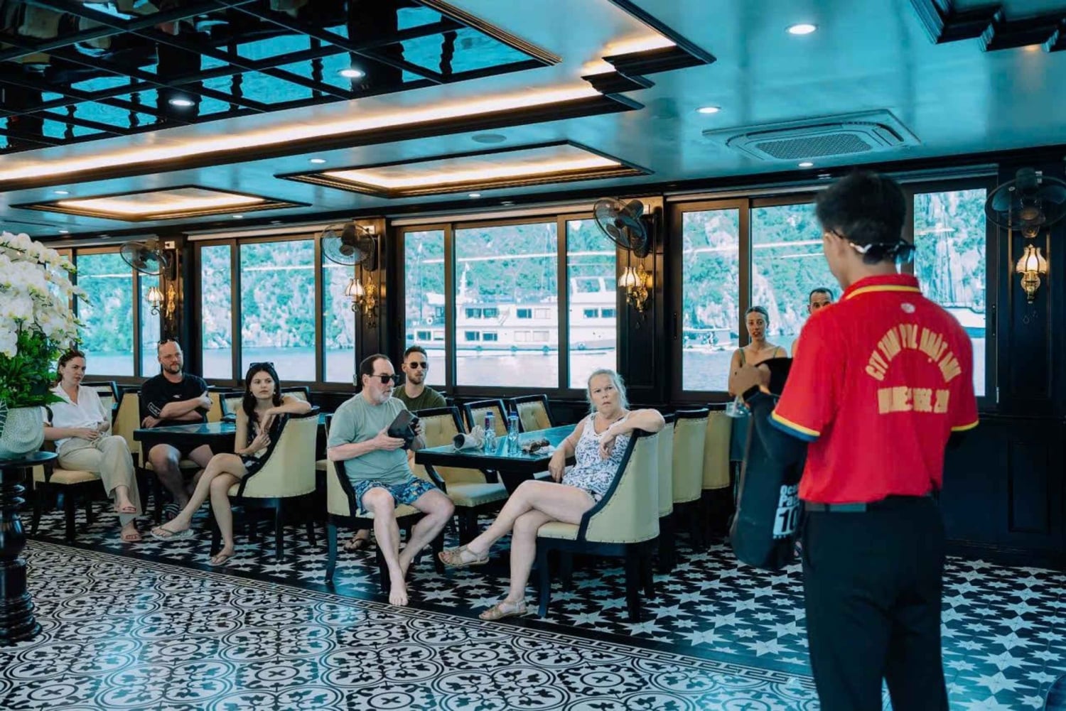 Cat Ba: Crucero de 2 días por la bahía de Lan Ha con actividades y comidas