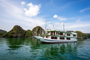 Cat Ba: Crucero de 2 días por la bahía de Lan Ha con actividades y comidas