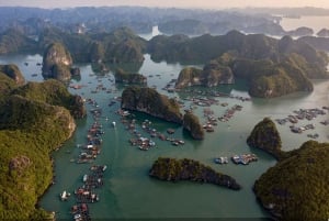 Cat Ba: Crucero de 2 días por la bahía de Lan Ha con actividades y comidas