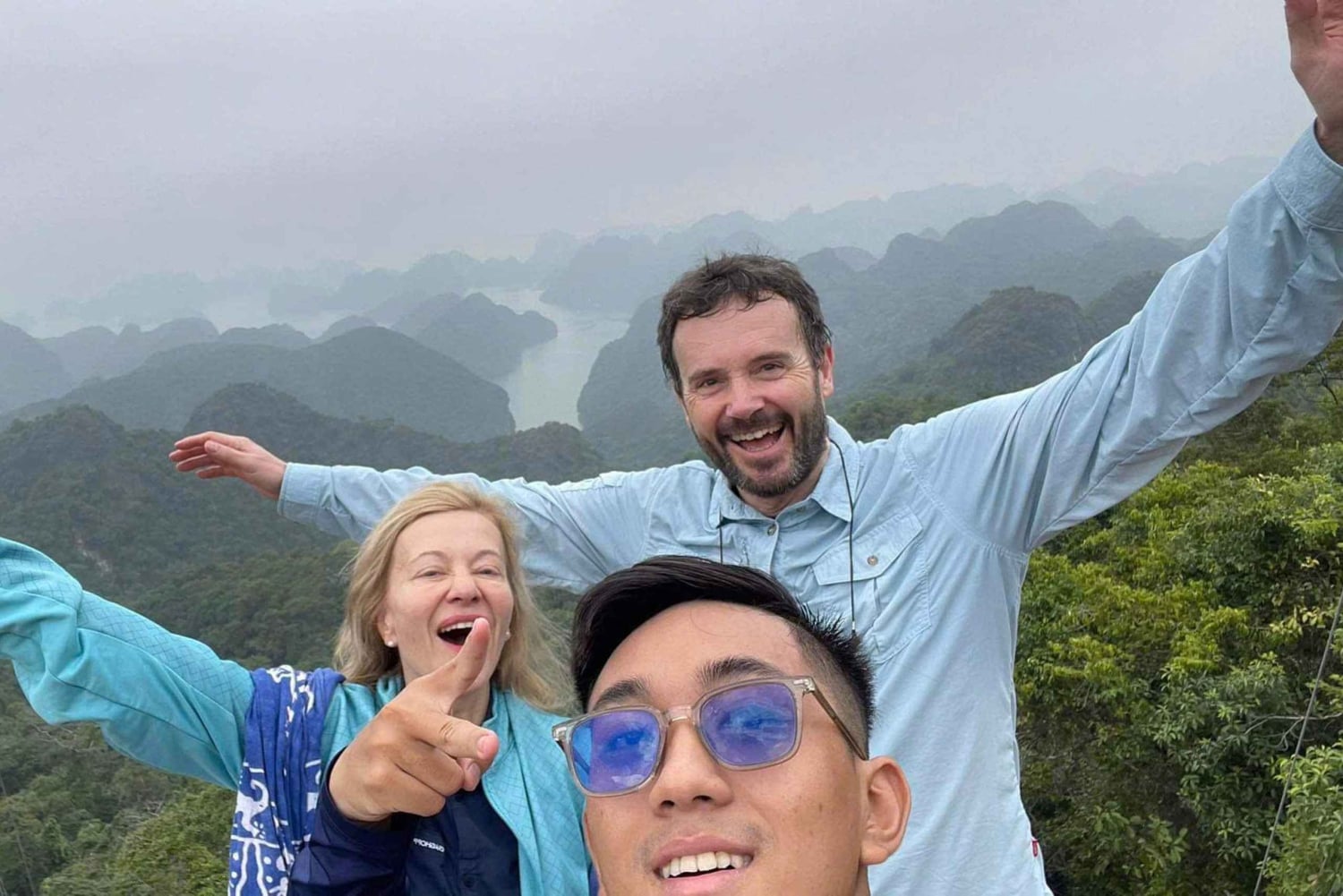 Tour en taxi ecológico por Cat Ba: explora la isla de forma sostenible