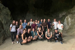 Tour en taxi ecológico por Cat Ba: explora la isla de forma sostenible