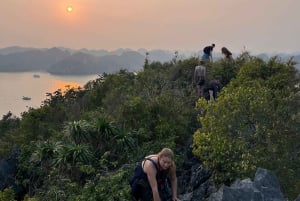 Cat Ba : sortie en kayak et plancton bioluminescent dans la baie de Lan Ha