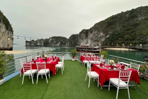 Cat Ba: Lan Ha Bay boutique cruise- Sykkeltur, kajakk, måltider