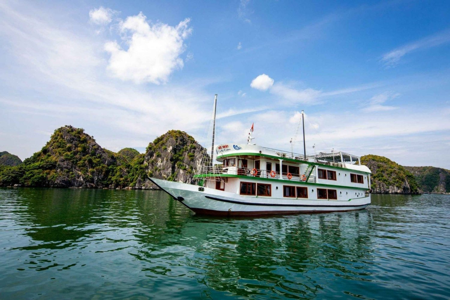 Cat Ba: Lan Ha Bay cozy cruise 2D ,small group, bike, kayak