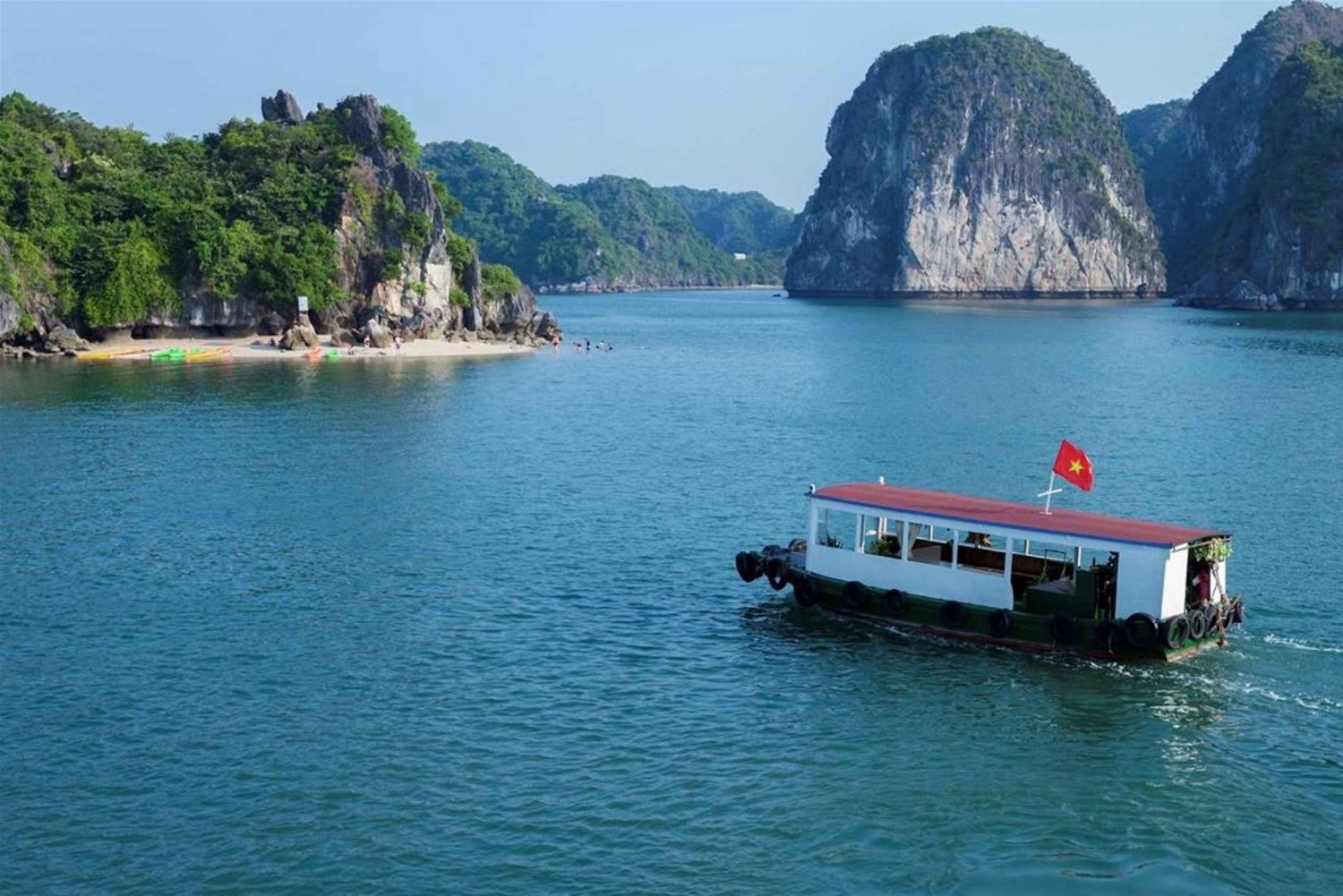 Cat Ba: tour privado de medio día en barco por la bahía de Lan Ha con kayak
