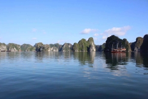 Da Ha Noi: baia di Lan Ha, villaggio di Viet Hai con kayak