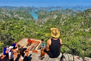 Da Ha Noi: baia di Lan Ha, villaggio di Viet Hai con kayak