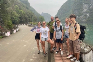 Da Ha Noi: baia di Lan Ha, villaggio di Viet Hai con kayak