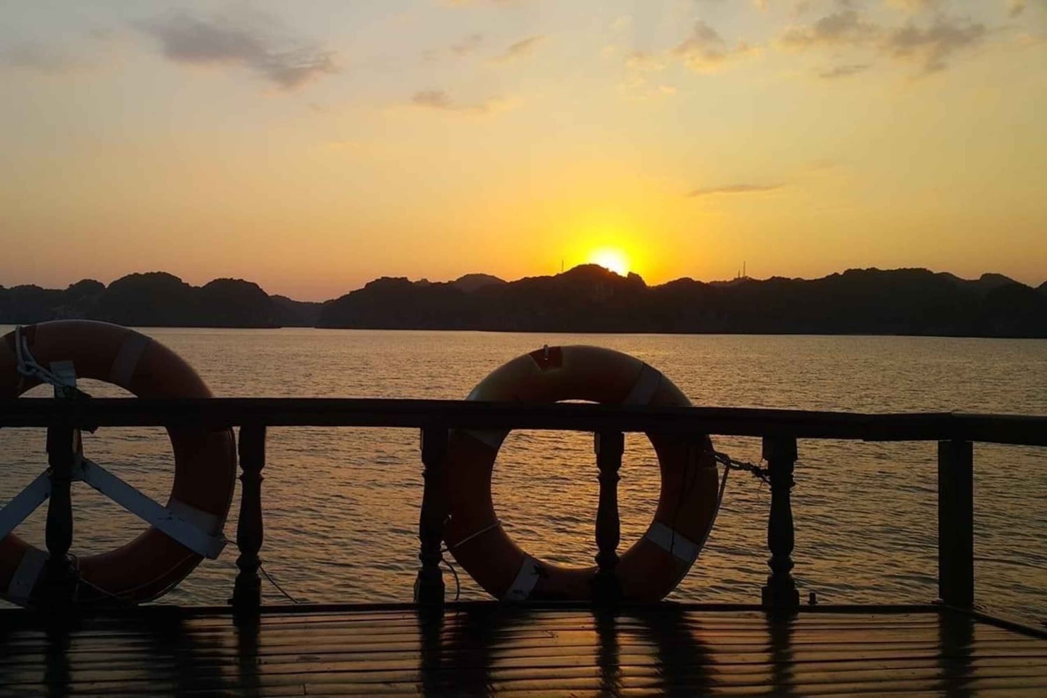 CAT BA: LAN HA OG HALONG BAY MED KAJAKK, SYKKEL, LUNSJ, SNORKLING