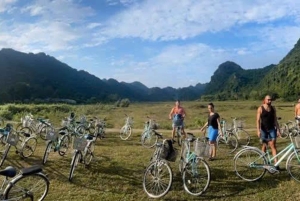 CAT BA: LAN HA OG HALONG BAY MED KAJAKK, SYKKEL, LUNSJ, SNORKLING