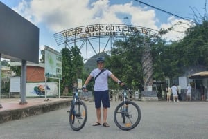 Cat Ba National Park: Guidad cykeltur med grottbesök