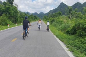 Cat Ba National Park: Guidad cykeltur med grottbesök