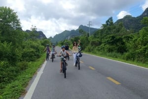 Cat Ba National Park: Guidad cykeltur med grottbesök