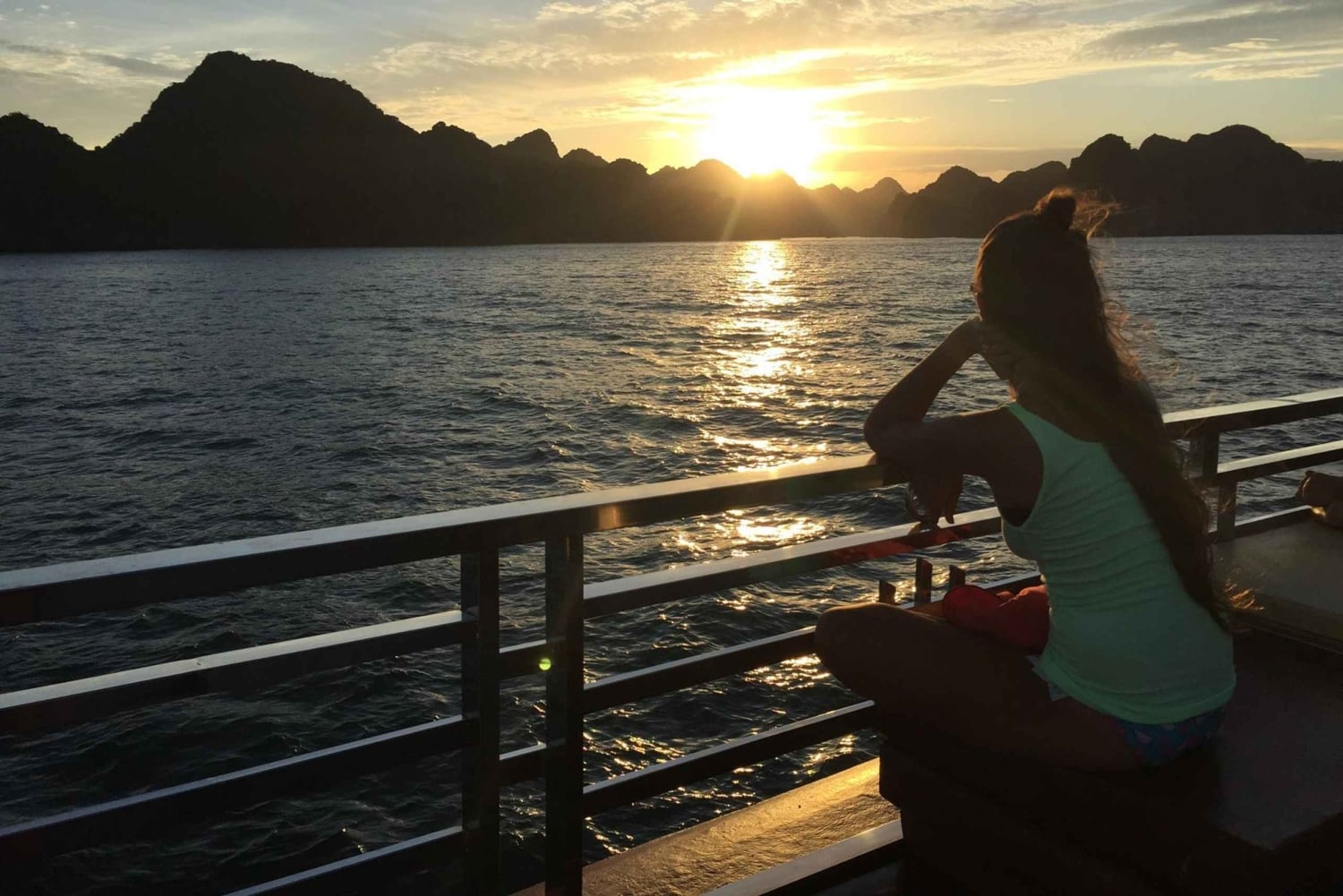 Cat Ba: Puesta de sol y kayak nocturno con plancton bioluminiscente