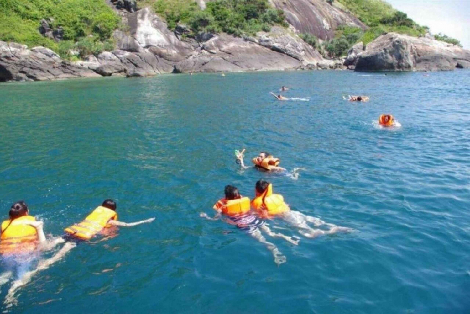 Snorklingstur med motorbåt på Chamöarna : Hoi An / Da Nang